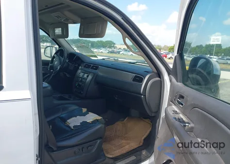 2008 Chevrolet Tahoe Lt z USA, uszkodzony, nr VIN 1GNFC13028R184035